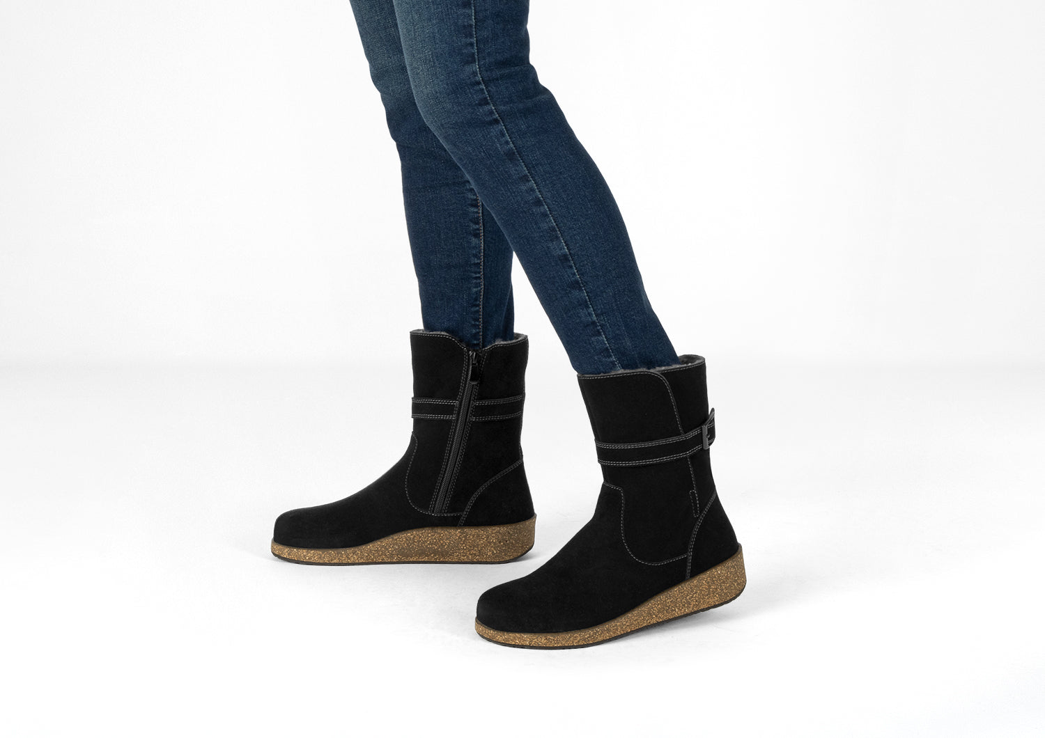 Alternative view of Claire - Black