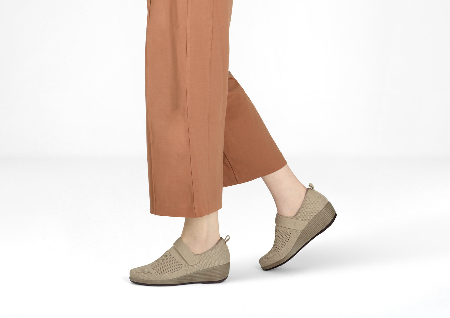 Alternative view of Eve - Beige