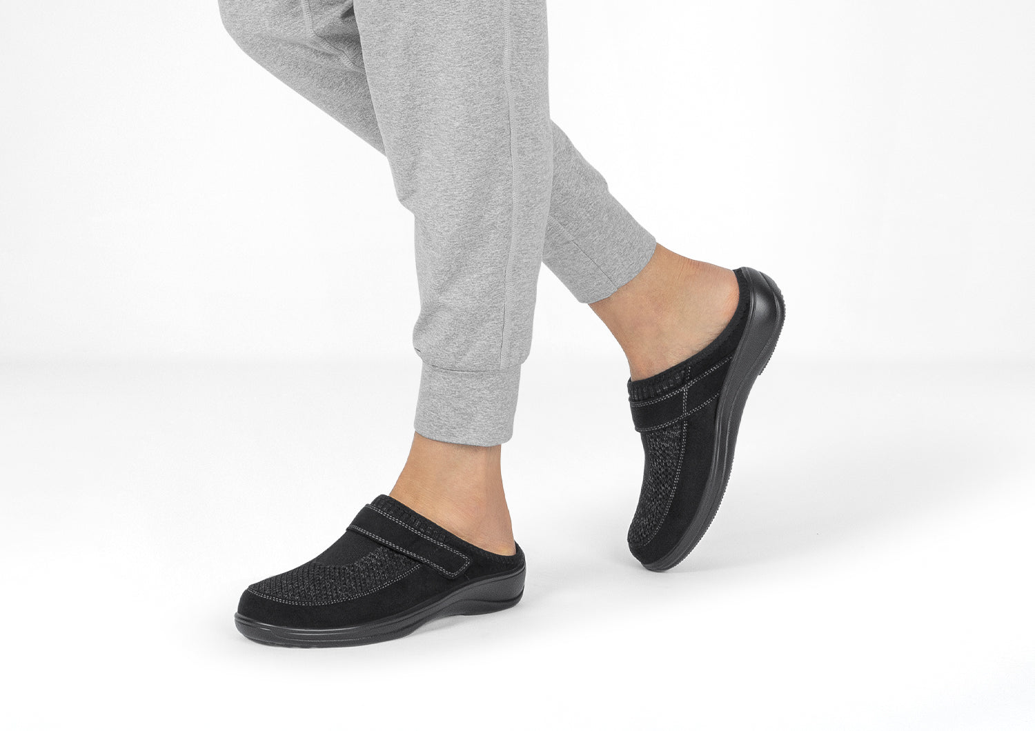 Alternative view of Louise - Black