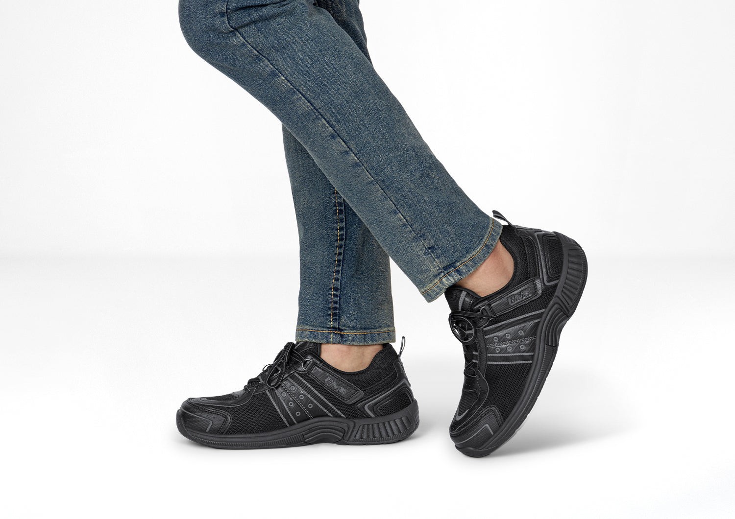 Alternative view of Monterey Bay Tie-Less - Black